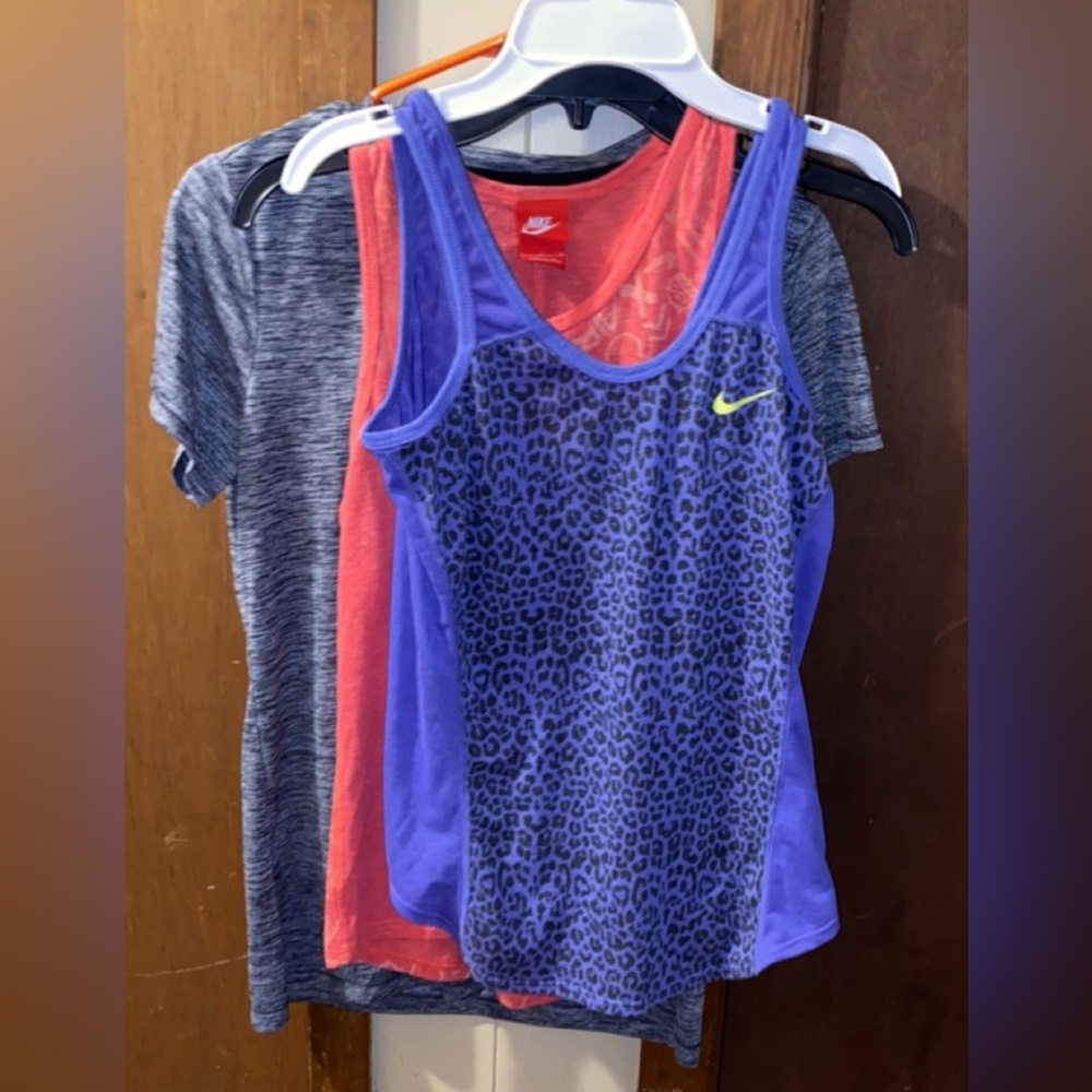 Nike workout tops